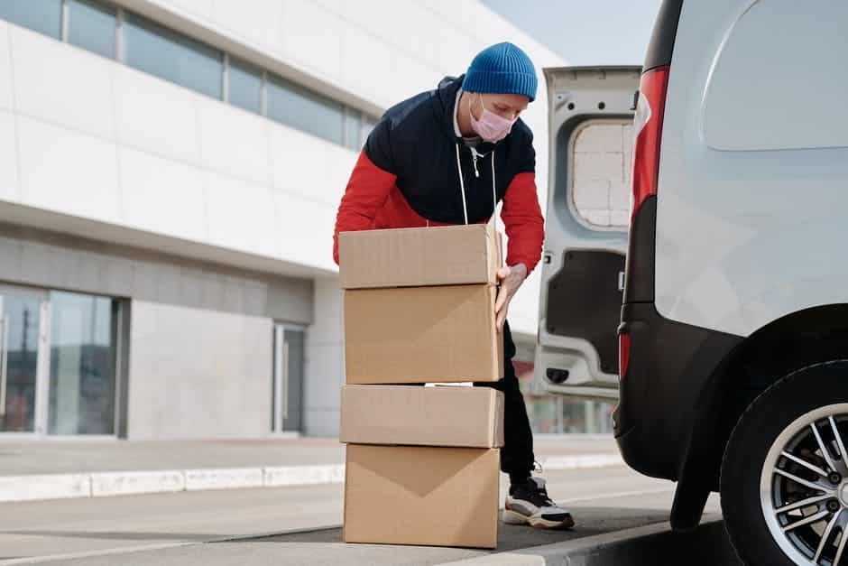 FlashBox - The Benefits of Outsourcing to a Third Party Last-Mile Delivery Company