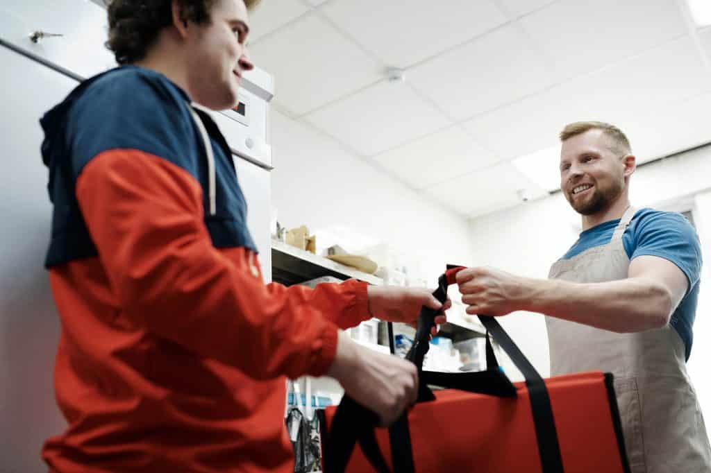 How A Same-Day Courier Delivery Can Benefit Businesses